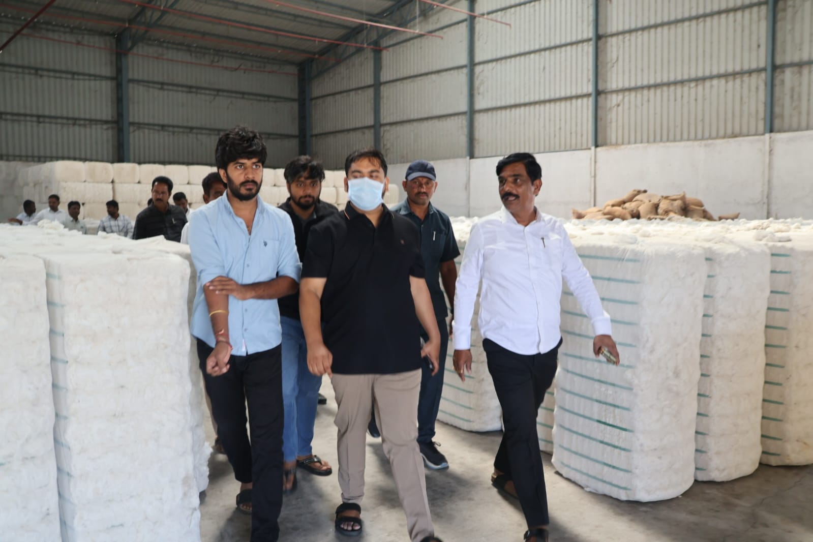 రైతులకు పథకాలపై అవగాహన ఏదీ?  75 శాతం రాయితీ గడ్డి విత్తనాలపై తెలియని రైతులు  పశుసంవర్ధక శాఖ అధికారిపై సస్పెన్షన్‌కు కలెక్టర్ ఆదేశం - Additional Image