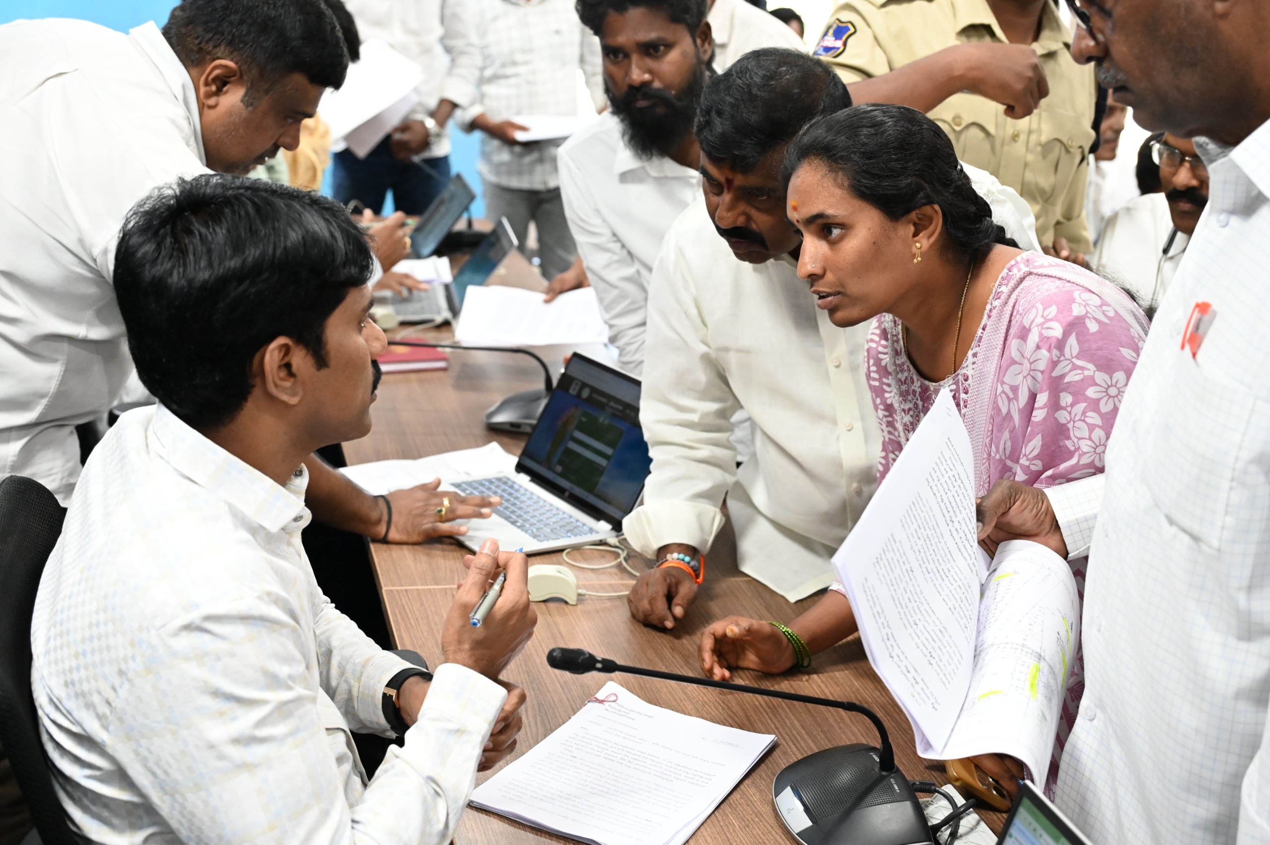 ప్రజావాణి దరఖాస్తుల పరిష్కారంలో జాప్యం వద్దు
