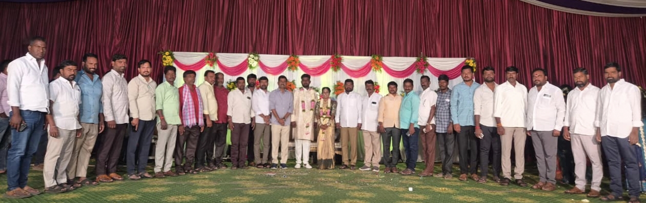 **నిశ్చితార్థ వేడుకకు హాజరైన బీఆర్ఎస్ సీనియర్ నాయకుడు రవీందర్ యాదవ్**  కాబోయే వధూవరులకు శుభాకాంక్షలు
