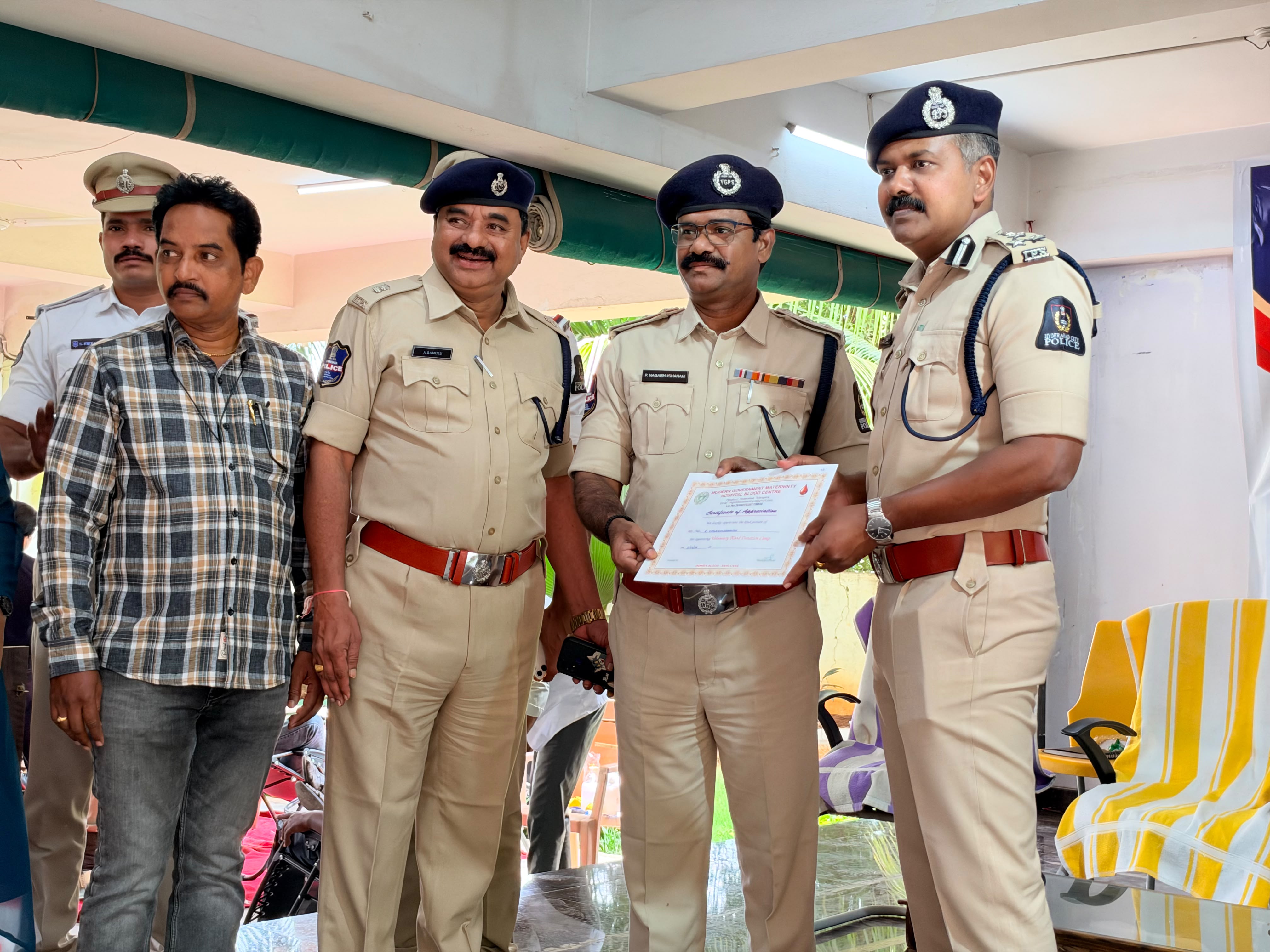 అమరవీరుల సంస్మరణ వారోత్సవాల్లో రక్తదానం  జోయెల్‌ డేవిస్‌, రాహుల్‌ హెగ్డే, నాగభూషణం పిలుపు