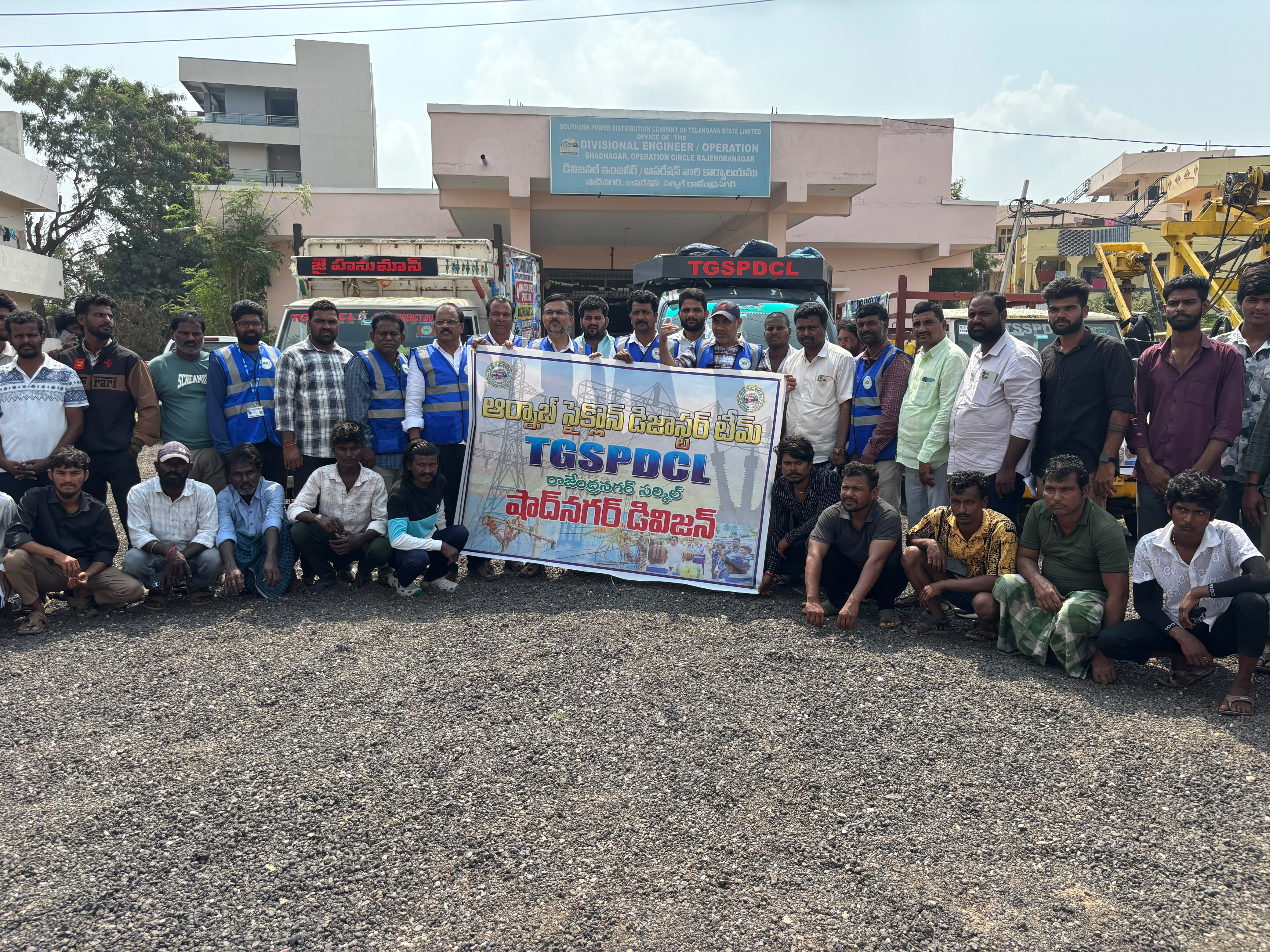 ఏపీకి షాద్‌నగర్ విద్యుత్ సిబ్బంది అండ
